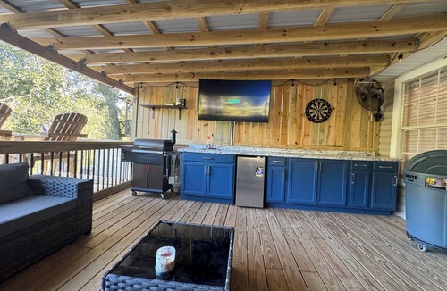 Modeste House | Beautiful Waterfront Camp