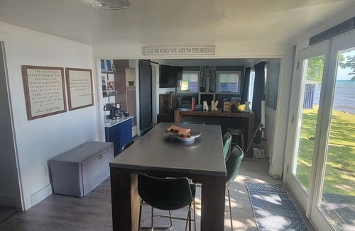 Paradise House | Beautiful year- round home on 255 feet of Lake Superior!