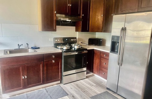 Hazel Green House | Beautifully furnished one bedroom loft located in Chicago's South side suburb