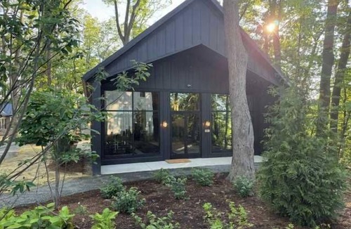 New Buffalo Villa | Bellflower - Cozy One Bedroom Villa at Petite Acres