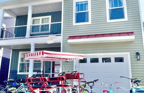 South Haven House | Bench bike-hot tub-3 blks beach-2 blks playground-firepit-games