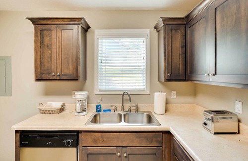Benton House | Benton Townhome Rental Near Kentucky Lake!