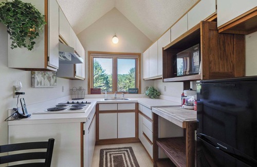 Bellaire House | Beside Quiet Waters | Waterfront | Lake Bellaire