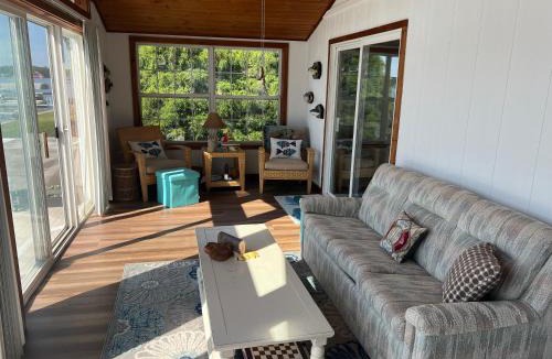 White Pigeon House | Best Lake House