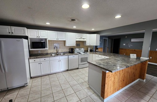 Marion House | Best sunset views on the lake, renovated 3 bedrooms, 2 bath sleeps 8 people.