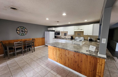 Marion House | Best sunset views on the lake, renovated 3 bedrooms, 2 bath sleeps 8 people.