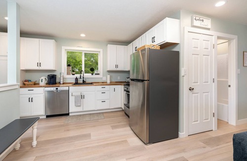 Beulah Apartment | Beulah Apartment with Scenic Lake Views, Just 5 Minutes Away from the Beach!