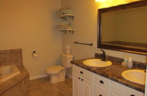 Beulah Apartment | Beulah Land Guest House w/King Bed & Jacuzzi Tub