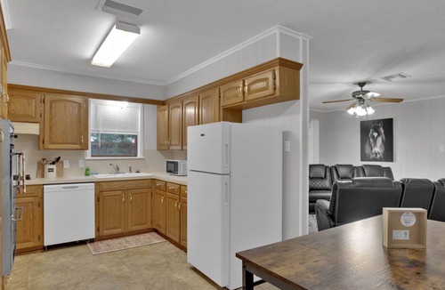 Shreveport House | Blissful, Cozy, Cute, Sleeps 8