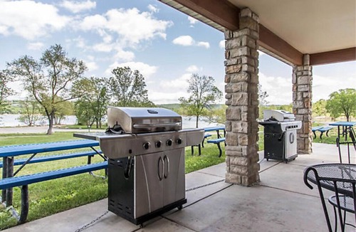 Big Cedars Cottage | BLOCK Paradise Point 2br