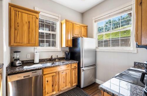 Indian Point House | Blue Bird by Lake Escape - Near Silver Dollar City