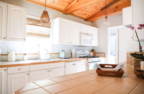 New Buffalo Cottage | Blue Haven Cottage - New Buffalo Beaches, Wineries & Breweries