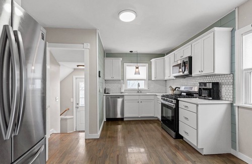Muskegon House | Blue Paw Retreat | Pet Friendly Stay Near Lake Michigan Beaches & Golf