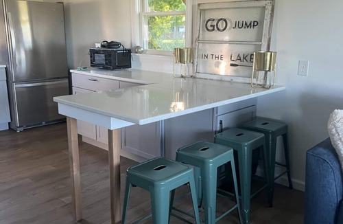 Hope House | Blue's Pad. A charming and cozy 2-bedroom house on Wixom Lake in Beaverton, MI