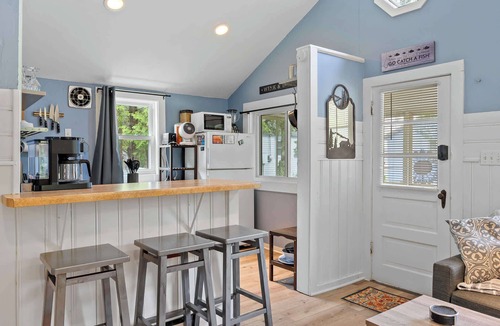 Baileys Harbor Cabin | Blue Sky Cottage: Sunset Shores Kangaroo Lake