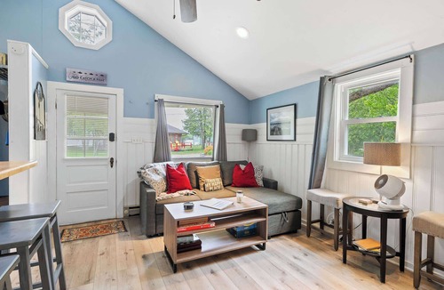 Baileys Harbor Cabin | Blue Sky Cottage: Sunset Shores Kangaroo Lake
