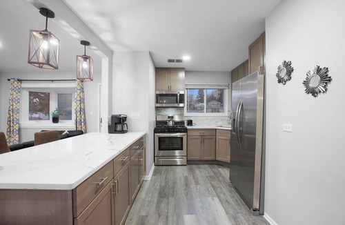 Fox Valley House | Bluebird: Cozy Clean Cottage - 1/2 acre fenced yard