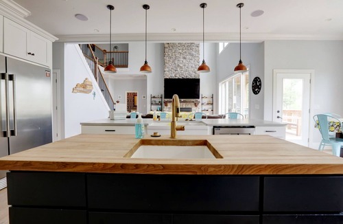 Lexington House | Bluegrass Boujee, Hot Tub, Bar, Game room, Chef kitchen