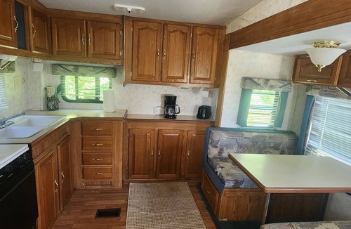 Garden House | "Bluewater Beach" 5th wheel camper in Fairport - 435' of Lake Michigan shoreline
