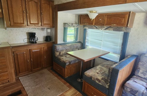 Garden House | "Bluewater Beach" 5th wheel camper in Fairport - 435' of Lake Michigan shoreline