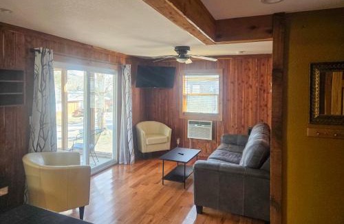 Warsaw House | Boat Launch + Screened Porch: Warsaw Cabin Retreat