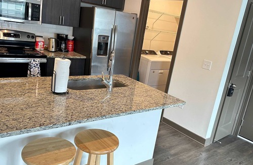 Middletown Apartment | Boulevard Stays Contemporary 1BR Apartment, Free Parking