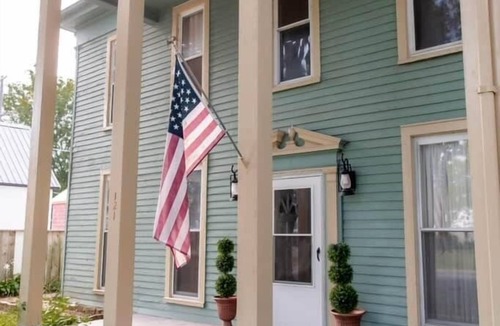 Elizabethtown House | Boutique home, Shawnee Forest, close to the river