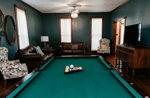 Elizabethtown House | Boutique home, Shawnee Forest, close to the river