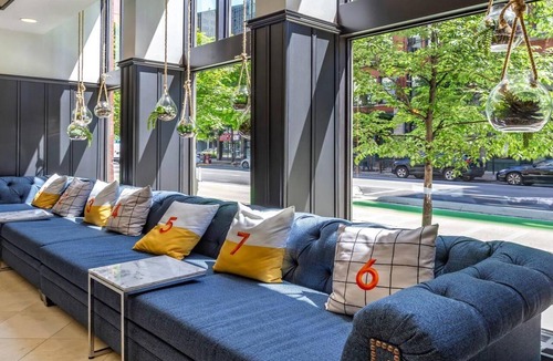 The Loop Resort | Boutique King Room at Hotel Blake Near Millennium Park & Willis Tower