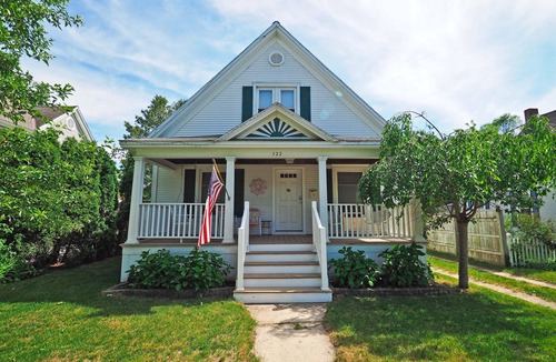 Boyne City House | Boyne City, 4 blocks to Lake Charlevoix, 4 bedrooms, sleeps 13