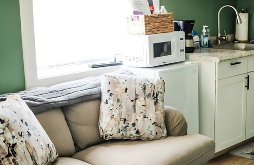 Boyne Falls Apartment | Boyne Mtn Cozy 1BR + Sleeping Cubby