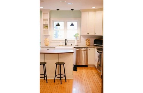 Lower East Side House | Brady St - Secret Garden - Fire Pit - Chic Victorian - Family Friendly
