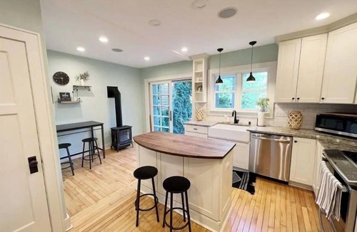 Lower East Side House | Brady St - Secret Garden - Fire Pit - Chic Victorian - Family Friendly