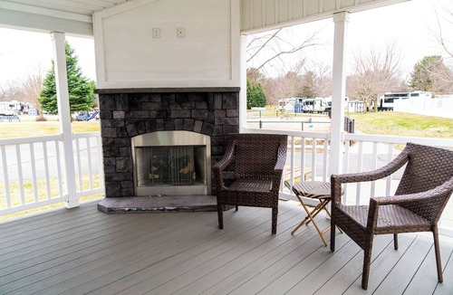 Silver Lake RV Rental | Brand New 1 Bed/1 Bath + Sleeping Loft Tiny House at Sun Retreats Campground