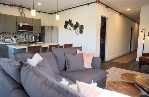 Indian River Condo | Brand New 2BR River Condo w/Large Terrace