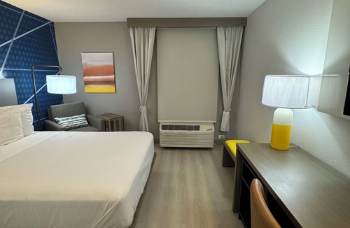 Harvey Hotel | Brand New Modern Beautiful Room in Chicago, with WiFi, AC and TV.