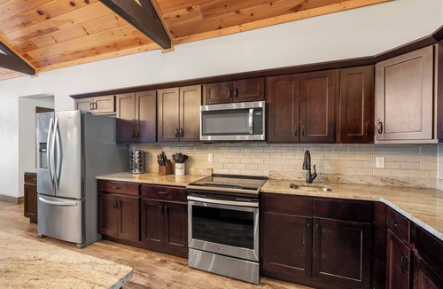 Indian Point House | Breathtaking Lake Views, Indoor Pool, Fireplaces, Gameroom & Endless Fun