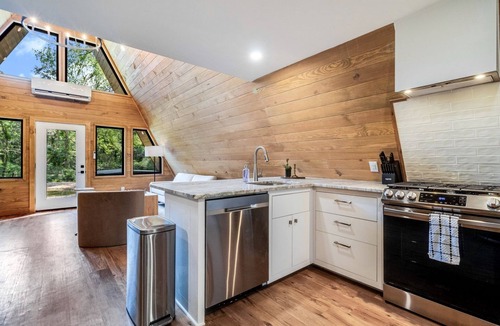 New Iberia House | Breathtaking Luxurious A-Frames with Hot-Tub in Louisiana