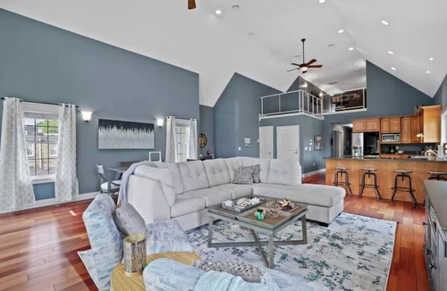 Brewers Hill Condo | Brewers Hill Belle, 2 bed + Loft & balcony