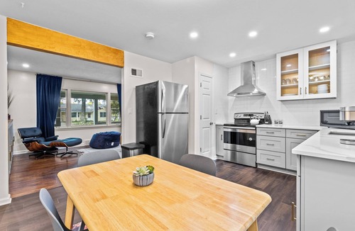 Fairway House | Bright 3BR 25 mins to Arrowhead Groups & Pets