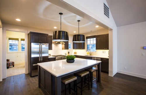 Bend House | Bring your 🚲 ~ resort pool + amenities ~ near Bachelor ~ concert shuttle ~ wifi