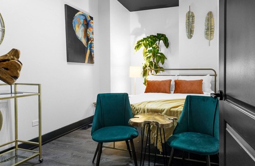 Bronzeville House | Bronzeville Luxury Black & White Duplex