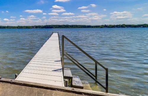 Brooklyn House | Brooklyn Cottage w/Dock - Steps To Wamplers Lake!