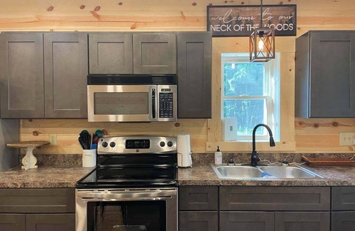 Annapolis Cabin | Built 2025-"OUR NECK OF THE WOODS" close to all the BIG THINGS in Casey, IL