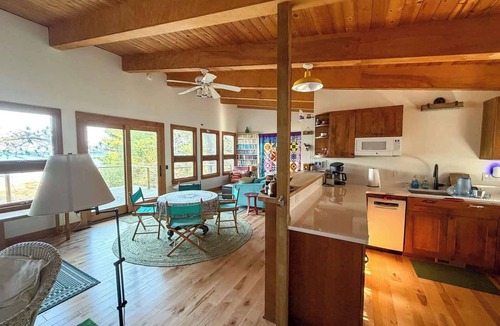 Kewadin House | Burns No.8 - Cottage on the Bay