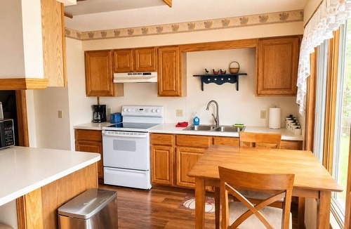 Grayling Cabin | Cabin 32-1 Queen 1 Full Standard-Woodland Motor Lodge