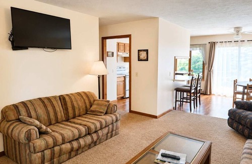 Grayling Cabin | Cabin 32-1 Queen 1 Full Standard-Woodland Motor Lodge