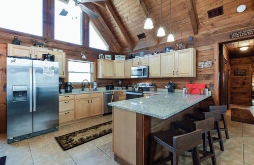 Big Cedars Apartment | Cabin with a hot tub, near Table Rock Lake