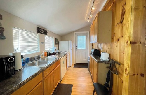 Toledo Cabin | "Captains Hideaway" Unique Tiny House Lake Cabin!