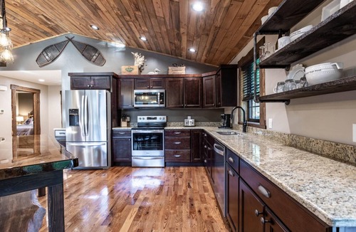 Wisconsin Dells House | Caribou Crossing 5 bed cabin 10 min from Dells